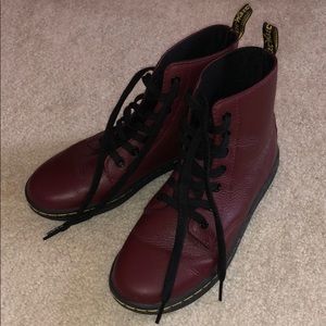 Dr. Martens women’s 7 burgundy